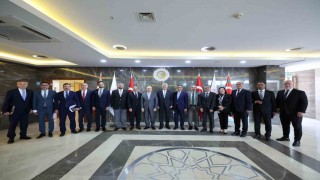 Ticaret Bakanı Bolat, Uluslararası Nakliyeciler Derneği üyeleriyle bir araya geldi