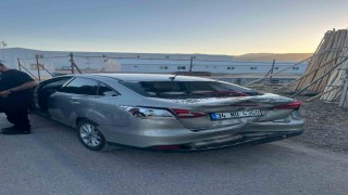 Tır ile otomobil çarpıştı: 2 yaralı