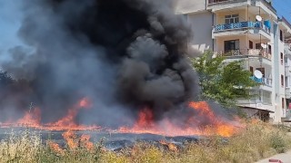 Tokatta arazide çıkan yangın evlere sıçramadan söndürüldü