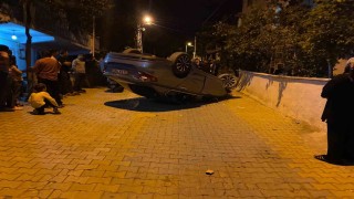 Tokatta kontrolden çıkan otomobil evin duvarına çarparak takla attı: 2 yaralı