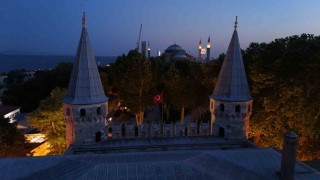 Topkapı Sarayı gece ziyaretçilerini ağırlamaya başladı