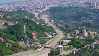 Trabzonda 13 yıldır bitmeyen yol tepki çekiyor