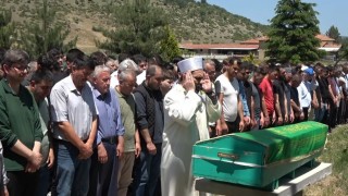 Trafik kazasında hayatını kaybeden genç, son yolculuğuna uğurlandı