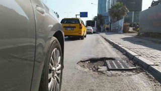 Trafik yoğunluğu ve çukurlar İzmir ulaşımında sürücüleri bezdiriyor
