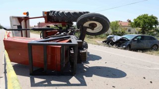Traktör ile otomobil çarpıştı: 4 yaralı