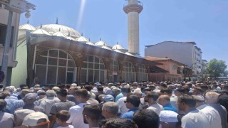 Traktör kazasında ölen genç gözyaşlarıyla defnedildi