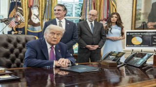 Trumpın Californianın federal eğitim fonlarını kesmeyi değerlendirdiği iddiası