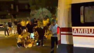 Turistleri taşıyan transfer aracı turistin kullandığı motosiklete çarptı