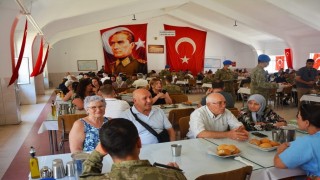 Türk Kara Kuvvetlerinin 2234üncü kuruluş yıl dönümünde şehit aileleri ve gaziler onuruna yemek düzenlendi