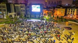 Ümraniye Belediye Meydanı yeni buluşma noktası haline geldi