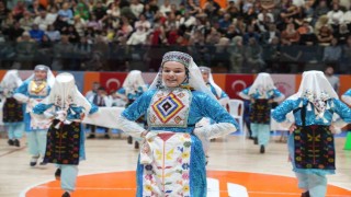 Ümraniyede halk oyunları şöleni