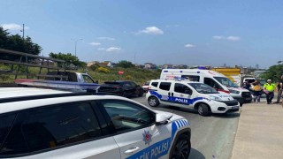 Ümraniyede kamyonete çarpan motosikletli hayatını kaybetti
