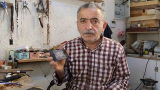 Unutulmaya yüz tutmuş kemik taraklar, işlenerek sanat eserine dönüştürülüyor