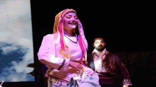 Uşak Maarif Halk Dansları Topluluğu sanatseverlerle buluştu