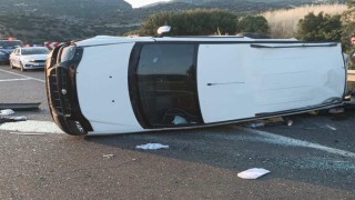 Uşakta hafif ticari aracın devrildi: 1 ölü, 4 yaralı