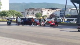 Üst geçit ihlali kazaya mâl oldu... Otomobilin çarptığı kadın ağır yaralandı