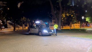 Uygulamayı görünce kaldırıma çıktı, yine kaçamadı