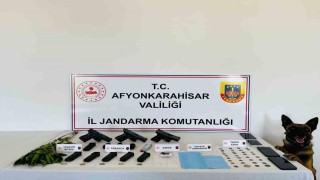 Uyuşturucu operasyonunda 2si çocuk 4 kişi gözaltına alındı