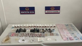 Uyuşturucu operasyonunda yüklü miktarda hap ve nakit para ele geçirildi