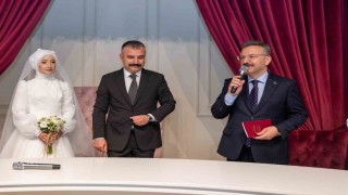 Vali Aksoy, Aile ve Sosyal Hizmetler İl Müdürü Bayrakın nikah şahidi oldu
