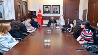 Vali Aksoy, basın kartlarını takdim etti