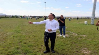 Vali Çiçek uçurtma uçurdu, bağımlılıkla mücadelede kararlılık mesajı verdi