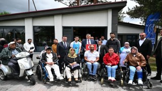 Vali Çiftçi, engelli vatandaşlarla bir araya geldi