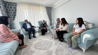 Vali Musa Işın ve eşinden şehit ailelerine anlamlı ziyaret