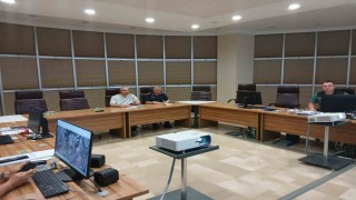 Vali Toraman Ayvacık yangınını Dardanos Yangın Yönetim Merkezinden takip etti