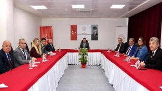 Vali Toros, Aile ve Sosyal Hizmetler İl Müdürlüğünde değerlendirme toplantısı yaptı