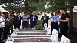Vali Zorluoğlu, Dürümlü şehitlerinin mezarına ziyarette bulundu