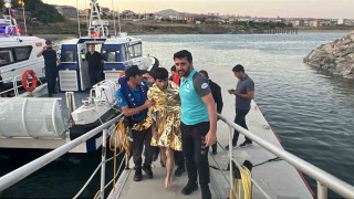 Van Gölünde akıntıya kapılan genç kurtarıldı