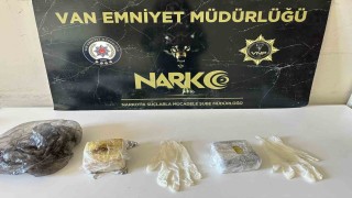 Vanda 2 kilo 557 gram uyuşturucu ele geçirildi