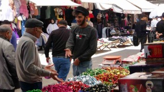 Vanda bayram telaşı başladı: Çarşı ve pazarda renkli görüntüler