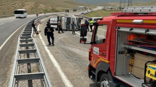 Vanda kamyonet yan yattı: 1 yaralı
