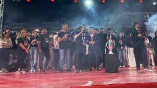 Vanspor FKnın şampiyonluğu coşkuyla kutlandı