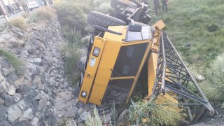Vinç operatörü kurtulmaya çalışırken canından oldu