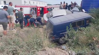 Yalovada otomobil minibüsle çarpıştı: 3 yaralı