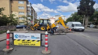 Yaya ve araç trafiği için yapım ve onarım hamlesi