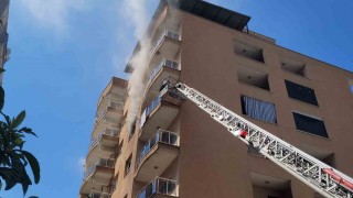 Yedi katlı binada yangın paniği, apartman tahliye edildi