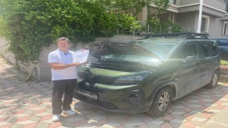 Yeni aldığı Peugeot marka arabası önce 4 kere servise girdi sonra otoparkta alev aldı