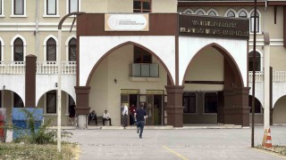 YKSnin ilk oturumu başladı: Öğrenciler sınavda, veliler dışarda ter döküyor