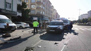 Yola kontrolsüz çıkan sürücü kazaya neden oldu: 3 yaralı