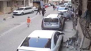 Yolda yürüyen kadın, hırsızın hedefi oldu; cebinden telefonu çalındı