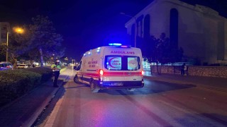 Yolun karşısına geçmeye çalışan kişiye çarptı, aracını bırakıp kaçtı