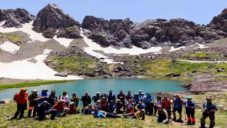 Yüksekovanın doğası turistleri büyüledi