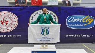 Yumruklarını altın madalya için sıraladı