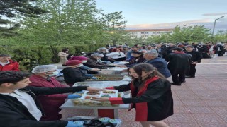 Yunus Emre Anadolu Lisesi, mezunlarını görkemli bir törenle uğurladı