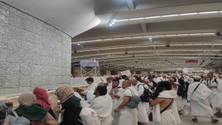 Yüzbinler hacı oldu