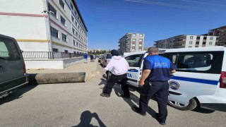 Zabıta ekipleri, geç kalan öğrenciyi LGS sınavına yetiştirdi